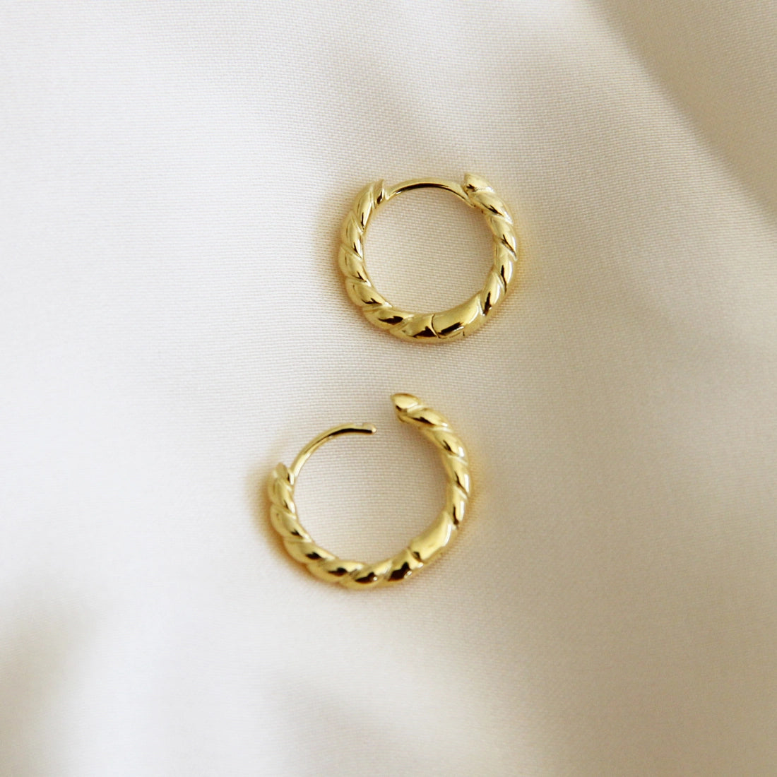 Mini Twist Hoops