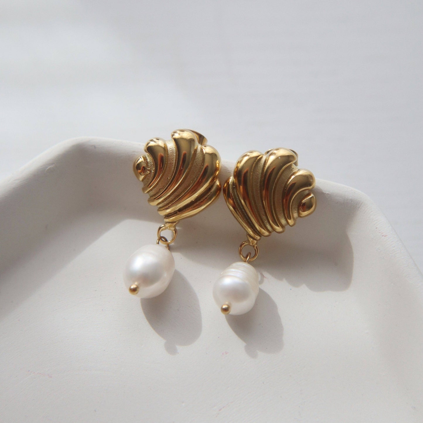 She Saw Seashell Pearl Earrings By The Sea Shore