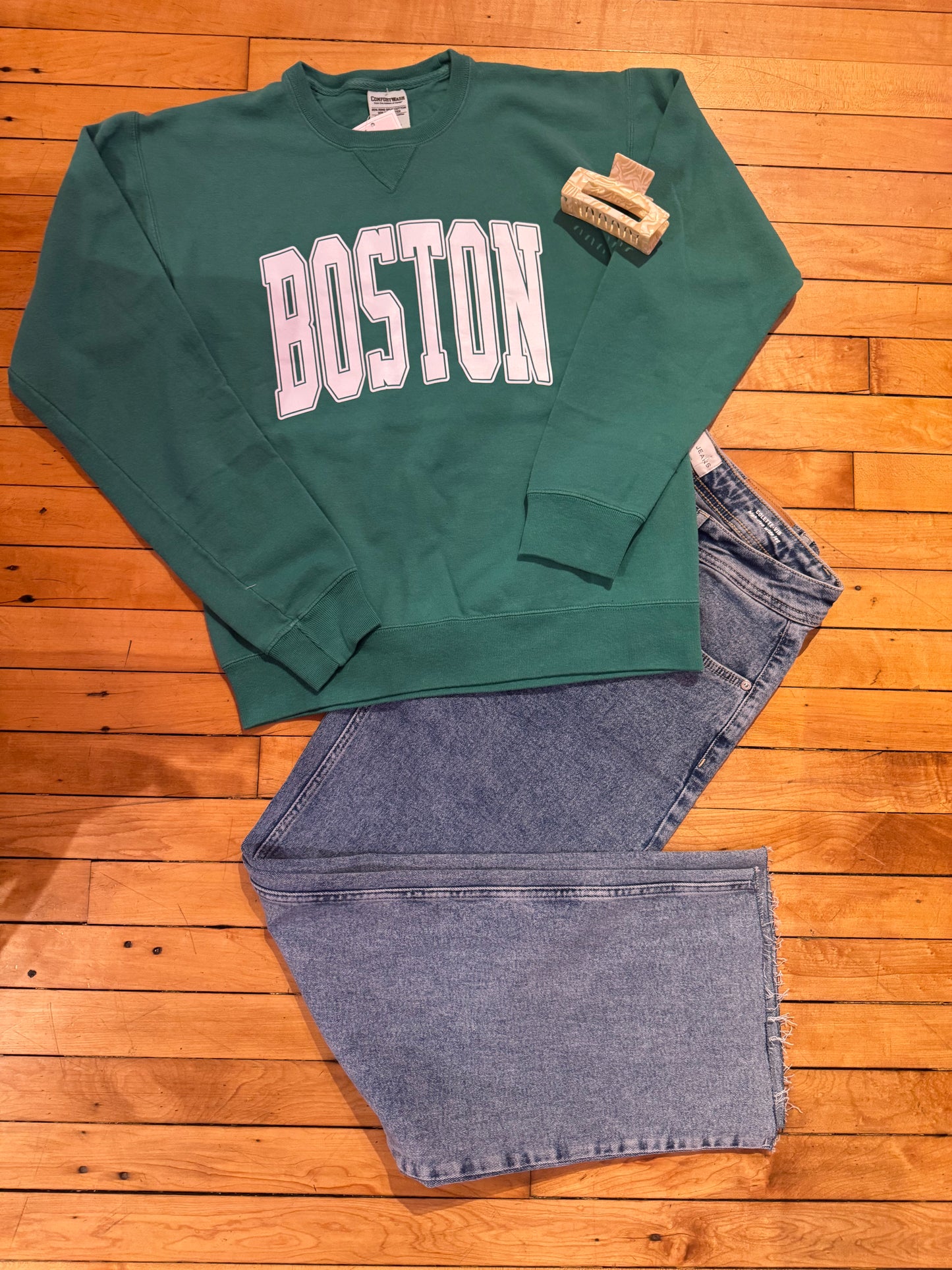 Boston Girly Crewneck